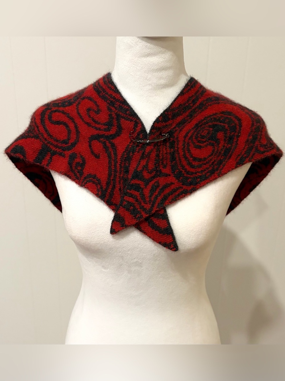 NWT Vintage New Zealand Capelet/ Scarf & Brooch, Red Paisley Possum/Merino/Silk